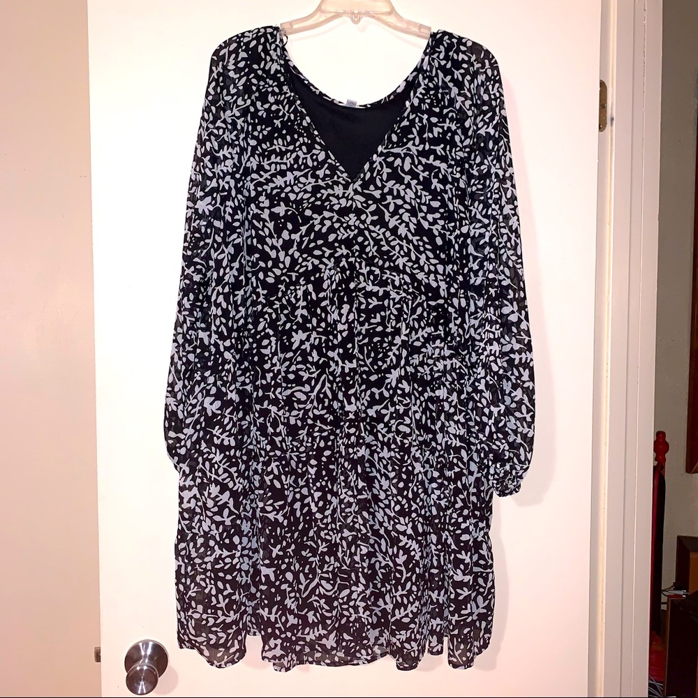 NWT- Flattering Boho Tiered long Sleeve Babydoll Dress